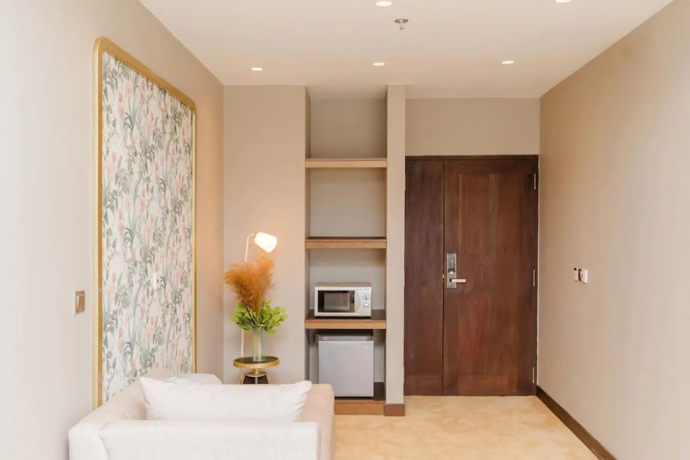 Beachside Studio With King Bed, Rooftop Pool Gym Negombo