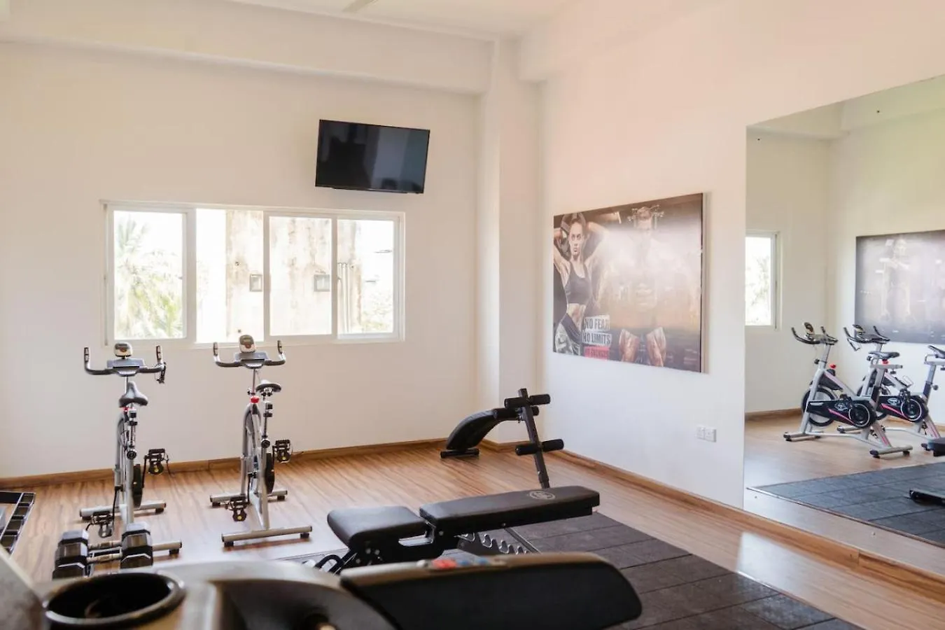 Beachside Studio With King Bed, Rooftop Pool Gym Negombo 0*,  Sri Lanka