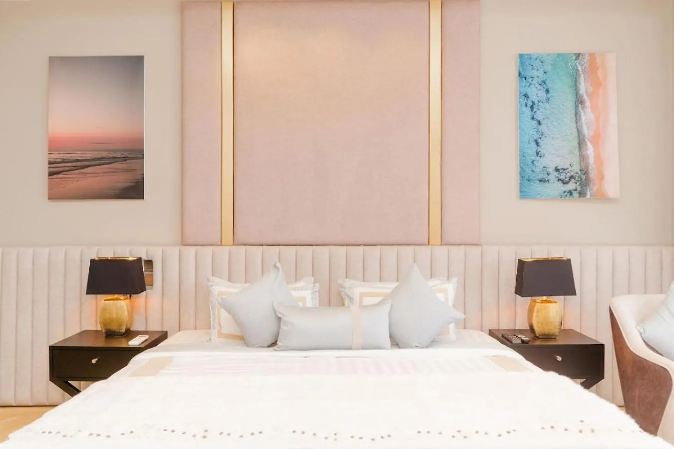 Beachside Studio With King Bed, Rooftop Pool Gym Negombo 0*,  Sri Lanka