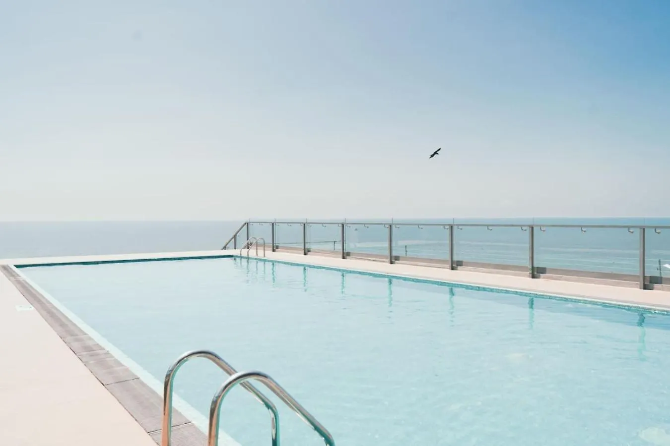 Lägenhet Beachside Studio With King Bed, Rooftop Pool Gym Negombo Sri Lanka